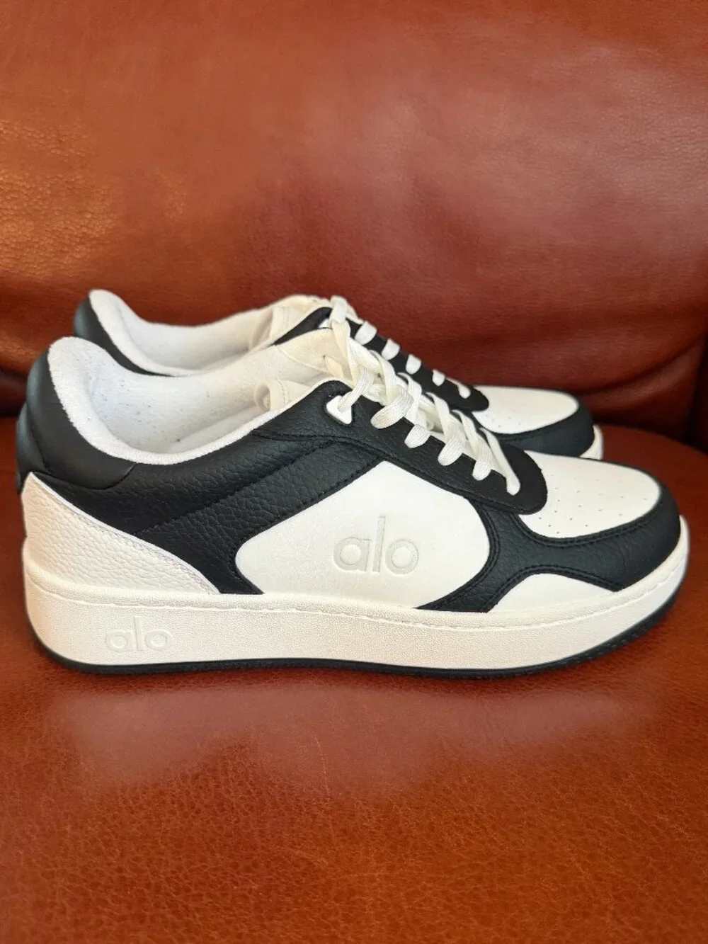ALO Unisex Recovery Mode Black/White Vegan Leather Sneakers Size: M:8 W:9.5